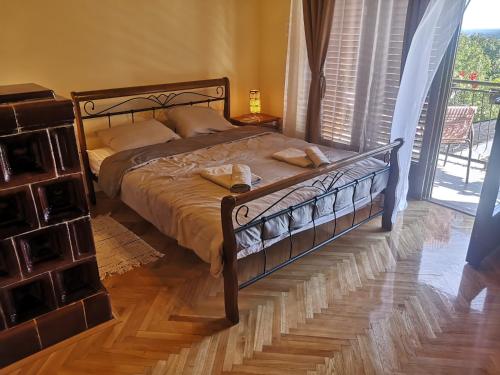 A bed or beds in a room at Rural holiday house Vinodol-Kalnik