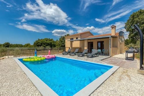 Holiday House Karbonaca with Private Pool – Photos 2