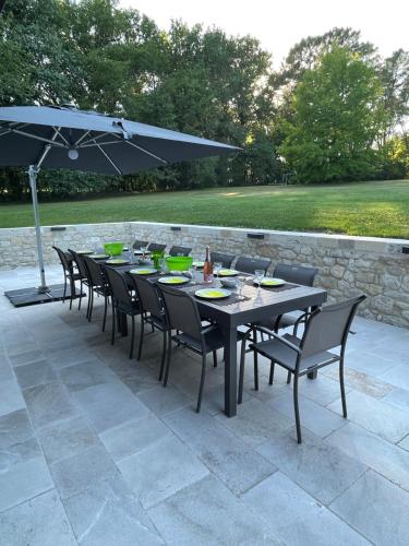 Zahrada ubytování Vacances au calme à Litout, Piscine, Clim, 10 personnes, proche St Emilion