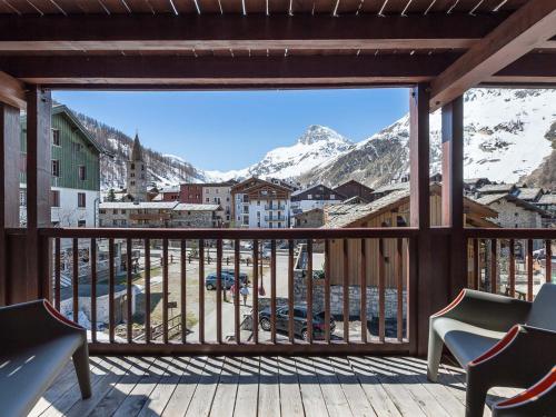 Appartement de standing avec balcon en plein centre, près des pistes - 4 chambres, 8 personnes
