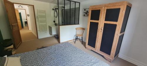 Postel nebo postele na pokoji v ubytování Vacances au calme à Litout, Piscine, Clim, 10 personnes, proche St Emilion