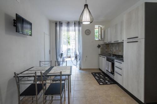 A kitchen or kitchenette at Chérie Apartment Tropea