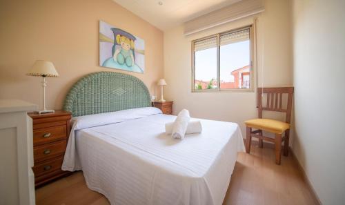 Posteľ alebo postele v izbe v ubytovaní TarracoHomes, TH156 Casa Roser Familiar y con Piscina Compartida