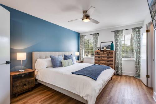 a bedroom with a blue accent wall and a bed at Shore Nuff in Jacksonville Beach