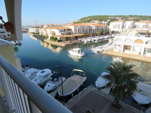 T2 bien entretenu avec loggia et parking à Sète - FR-1-472-119