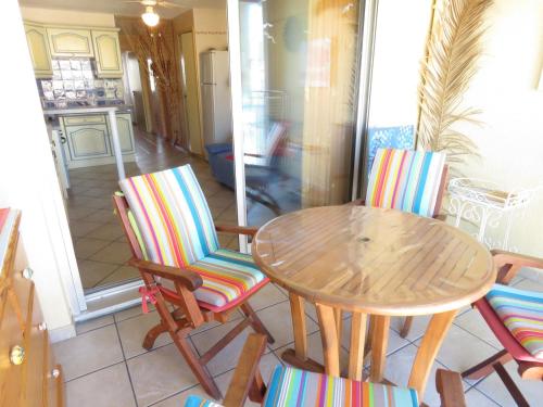 T2 30m² à Sète avec vue mer, loggia et parking - FR-1-472-119