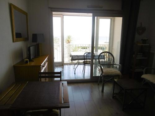 Charmant 2 pièces de 30m², loggia sud, parking à Sète, vue mer - FR-1-472-144