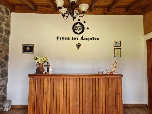 a wooden bar with a sign that reads fire los angeles at Finca Los Angeles Hospederia & Sociales in Huasca de Ocampo