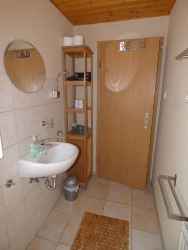 Koupelna v ubytování Ferienwohnung Dasch, bei Idar-Oberstein im Nationalpark Hunsrück-Hochwald