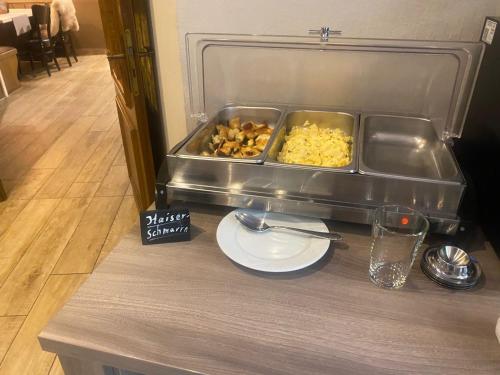 Jídlo v hotelu nebo okolí