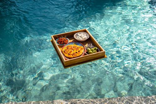 Comida en o cerca de esta villa