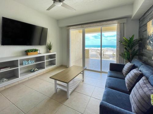 Gorgeous Beachfront Gem with Water Slides – Photos 5