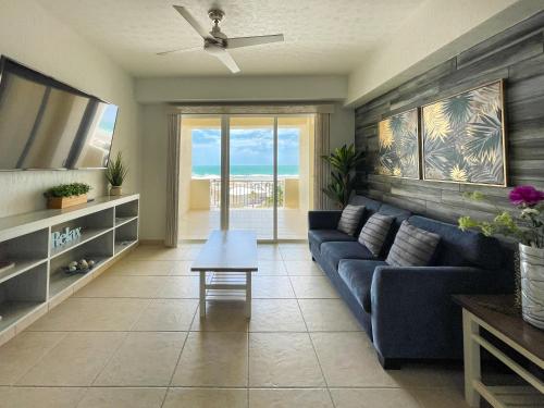 Gorgeous Beachfront Gem with Water Slides – Photos 3