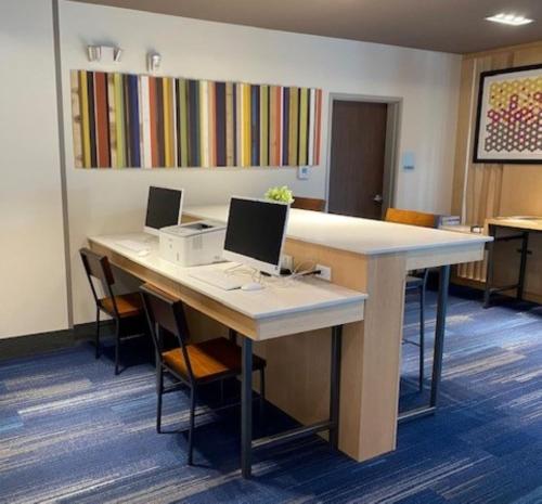 an office with a desk with a computer on it at Holiday Inn Express & Suites Warrensburg North by IHG in Warrensburg