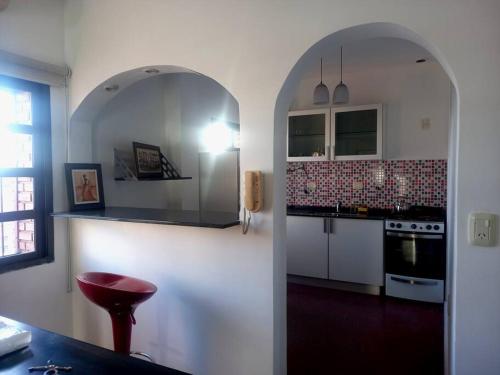 Kuchyň nebo kuchyňský kout v ubytování DEPARTAMENTO AMPLIO EN SAN LUIS