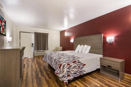 Katil atau katil-katil dalam bilik di Red Roof Inn Crestview