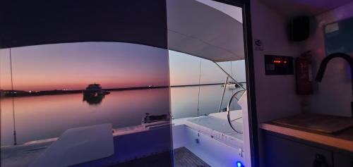 Fotografie z fotogalerie ubytování Barco Casa Catamarã Sleepandboat v destinaci Faro