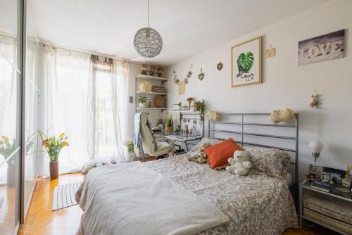 a bedroom with a bed with a teddy bear on it at Appartement Vinciguerra in Šempeter pri Gorici
