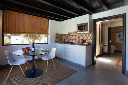 Una cocina o zona de cocina en 5 Suites Lanzarote