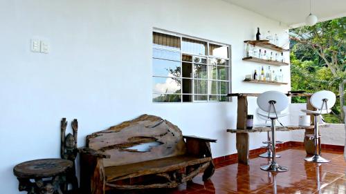 a room with a chair and a window at Villa Migelita Ecolodge in Palmira