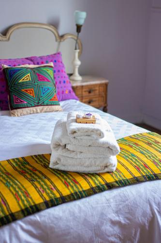 a pile of towels sitting on top of a bed at Chacras de Azcona Hostería in Azul