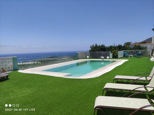 Bazén v ubytování Casa Nine con piscina Vacacional La Palma nebo v jeho okolí