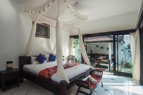 Giường trong phòng chung tại Ambary House Gili Trawangan- 2 BR Private Villa, Pool