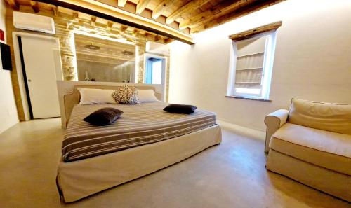 a bedroom with a large bed and a couch at Agriturismo Corte Acconi in Mantova