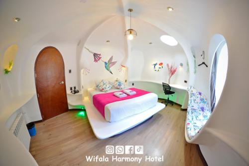 Ένα ή περισσότερα κρεβάτια σε δωμάτιο στο Wifala Harmony Hotel