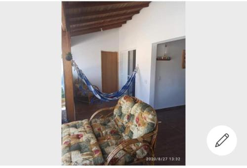 a living room with a couch and a hammock at Chácara Mig&Vá in Itupeva