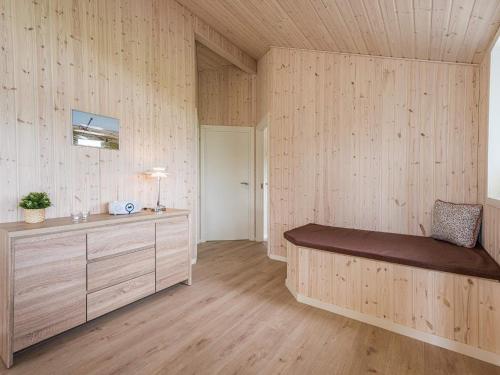 a room with a bench and a wooden wall at Modern Retreat in Skaven - By Traum Ferienwohnungen in Tarm