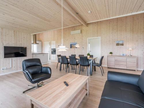 a living room with a dining table and chairs at Modern Retreat in Skaven - By Traum Ferienwohnungen in Tarm