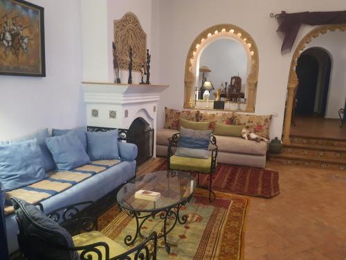 a living room with a couch and a table at Villa à Bouznika Bay-plage et golf in Bouznika