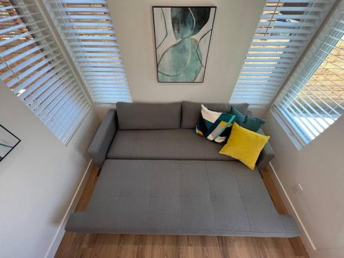 Χώρος καθιστικού στο Sunny Guesthouse near Stanford w/Private Patio