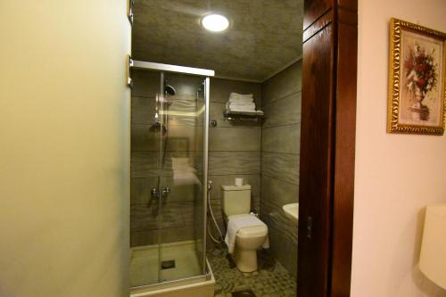 Crown Royal Hotel – Photos 3