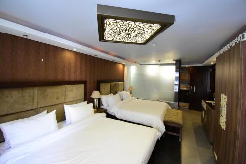 Crown Royal Hotel – Photos 2