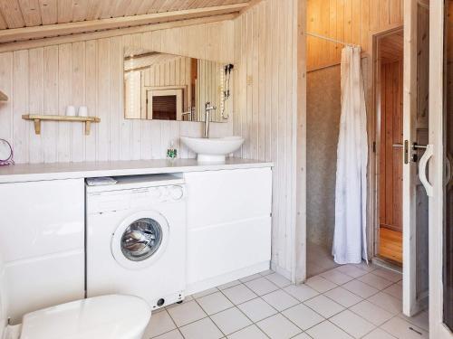 Et badeværelse på Holiday home Hjørring XLII