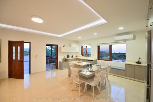 Ianthe Apartment
