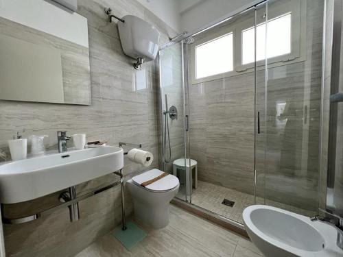 a bathroom with a sink and a toilet and a shower at Hotel Parco Delle Rose in Silvi Marina