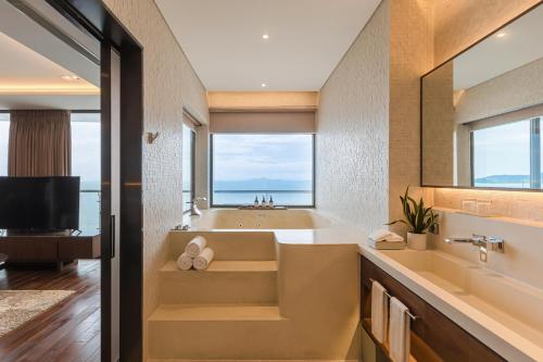 Ванная комната в Sel de Mer Hotel & Suites