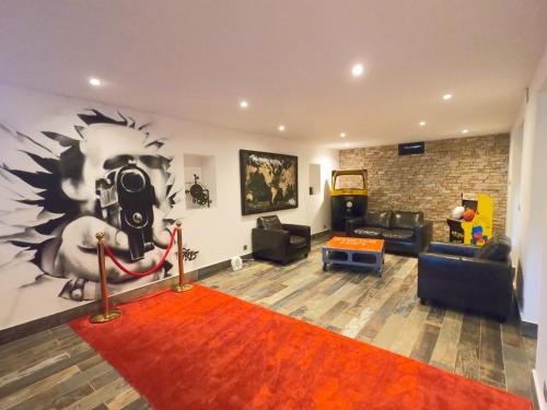 SUPERBE MAISON 6 ch, 4 sdb, terrasses et billard