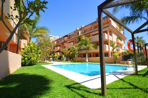 Poolen vid eller i närheten av Marbella - Playa Alicate 2br holiday apartment