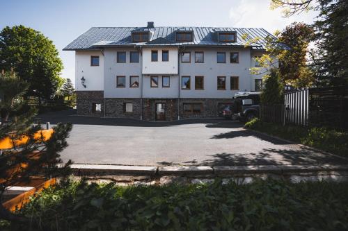 Budova, v ktorej sa apartmán nachádza