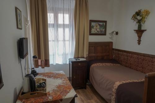 Ένα ή περισσότερα κρεβάτια σε δωμάτιο στο Pont Vendégház