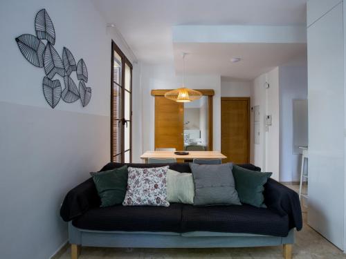 a living room with a black couch and a table at Mesones 54 in Granada