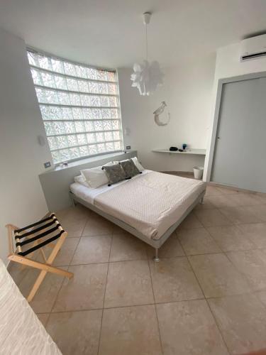 Un ou plusieurs lits dans un hébergement de l'établissement 215 addaura luxury room