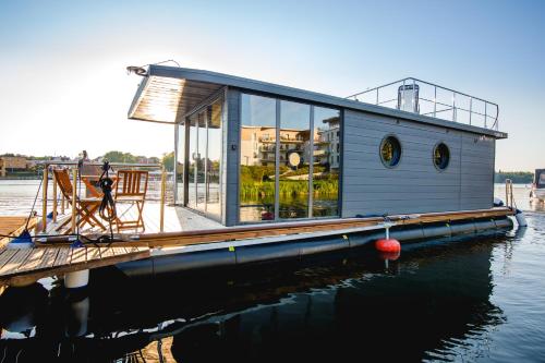 Houseboat- dom na wodzie z sauną i możliwością pływania