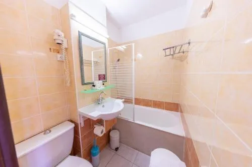 Brit Hotel Confort Hélios Agde photo 15