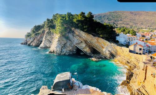 an aerial view of a beach with the ocean at Apartment "Gluecks-Griff" inside "Becici Sunset Apartments" in Budva