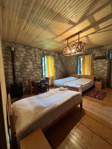 Un ou plusieurs lits dans un hébergement de l'établissement Mushkudiani Manor